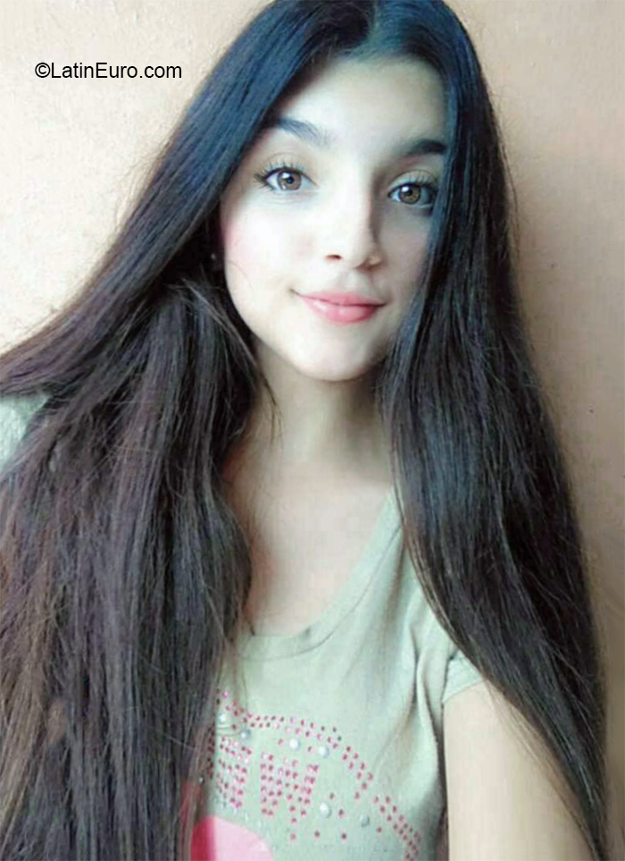 Date this cute Costa Rica girl Lusini from San Jose CR388