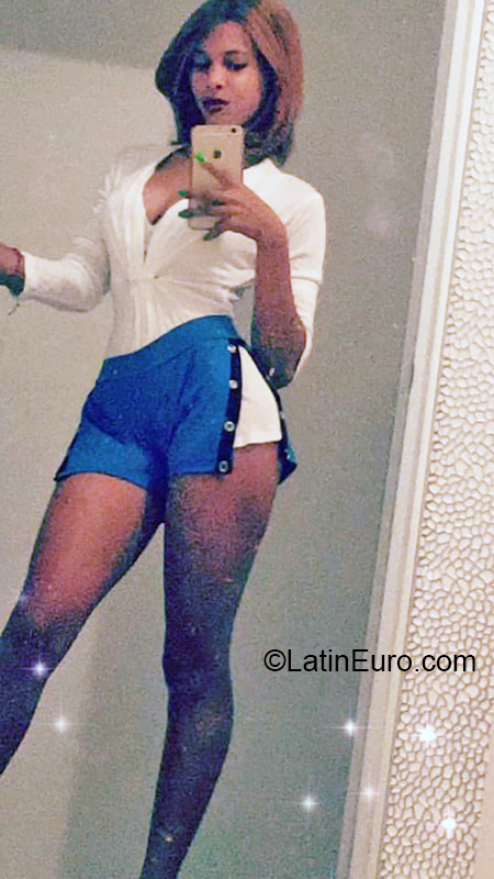 Date this exotic Dominican Republic girl Yaniris from Santo Domingo DO38070