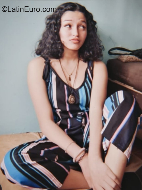 Date this hard body Colombia girl Luisa from Bogota CO27292