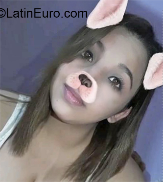 Date this attractive Argentina girl Gimena from San Francisco AR401