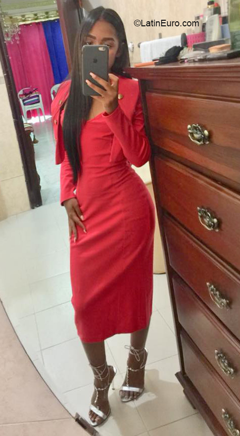 Date this nice looking Dominican Republic girl Albeny from Santo Domingo DO38086