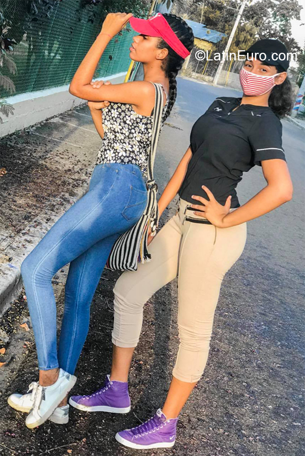 Date this fun Dominican Republic girl Lisbet from Santiago DO38118