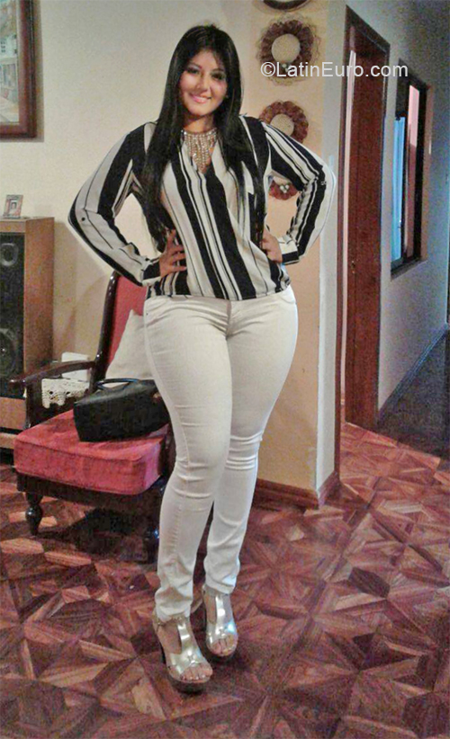 Date this athletic Ecuador girl Roxana from Manta EC493