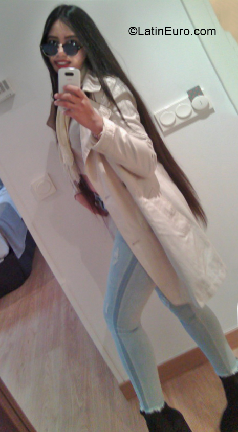 Date this good-looking Venezuela girl Joselin from Caracas VE3195