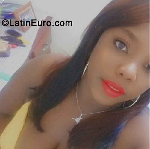 Date this charming Dominican Republic girl Estefany from Santo Domingo DO38141