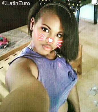 Date this happy Venezuela girl Yurva from Margarita Island VE3201