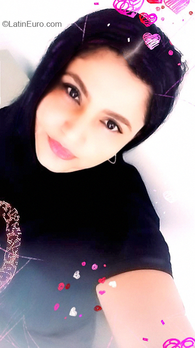 Date this nice looking Colombia girl Natali from Tulua CO27369