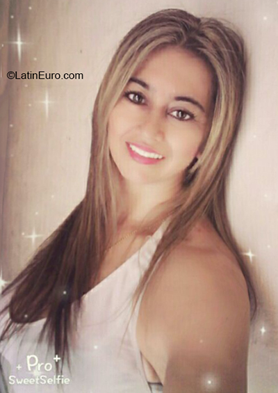 Date this stunning Colombia girl Miyelay from Cota CO27370