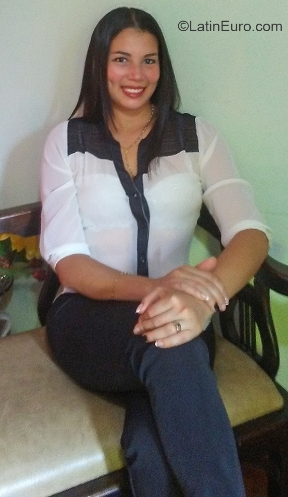 Date this fun Venezuela girl Maryuri from Acarigua VE3204