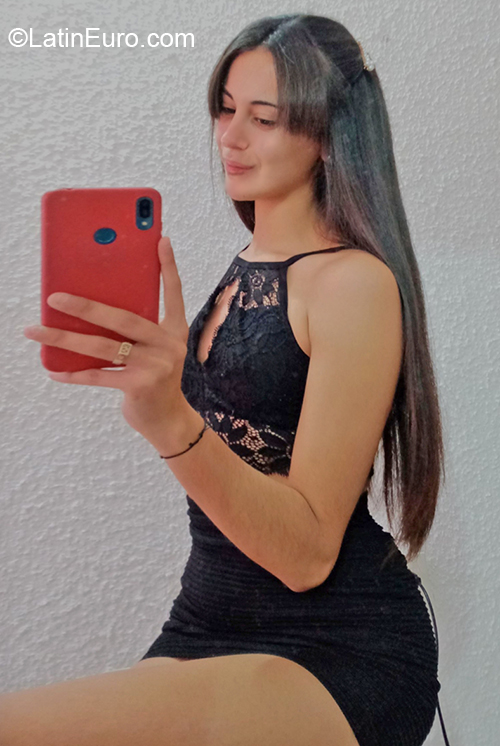 Date this sensual Uruguay girl Valentina from Canelones UY50