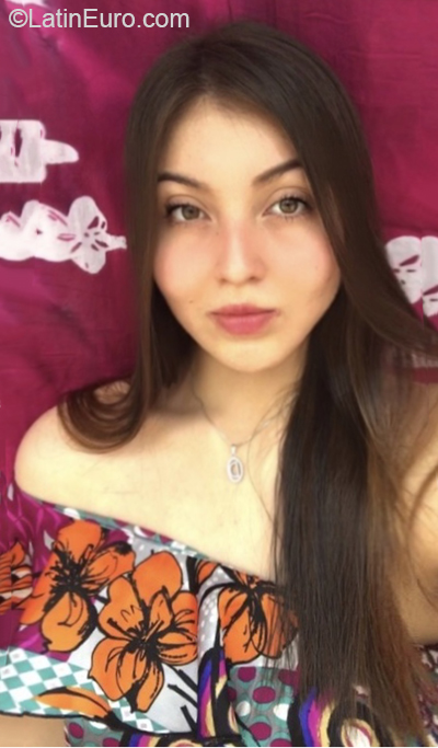 Date this happy Ecuador girl Dani from Machala EC506