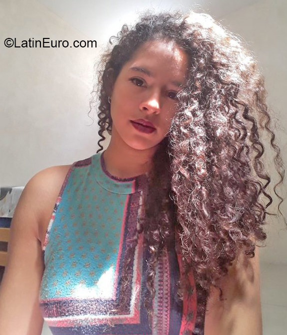 Date this beautiful Ecuador girl Genesis from Guayaquil EC693