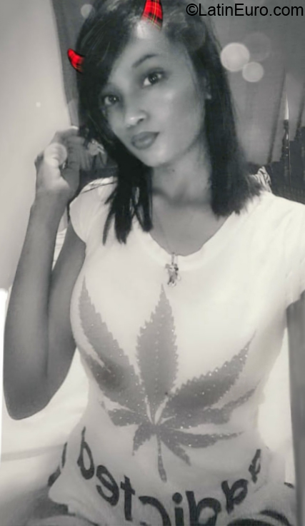 Date this voluptuous Dominican Republic girl Eli from Santo Domingo DO38286