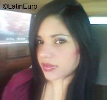 Date this nice looking Venezuela girl Cinthya from Caracas VE3273