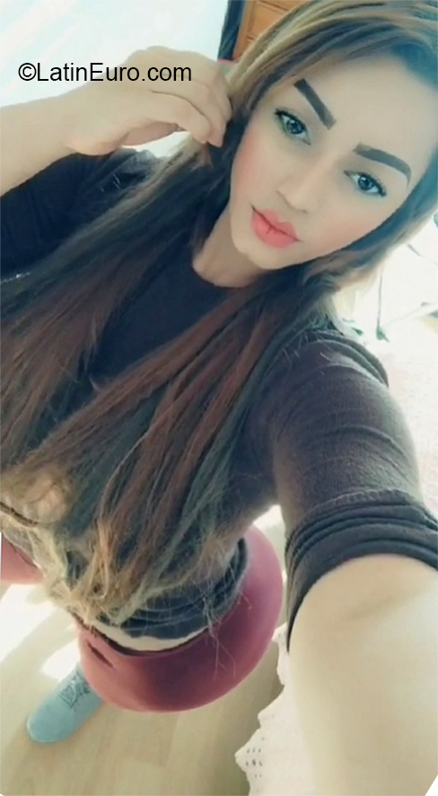 Date this attractive Venezuela girl Diana from Valencia VE3275