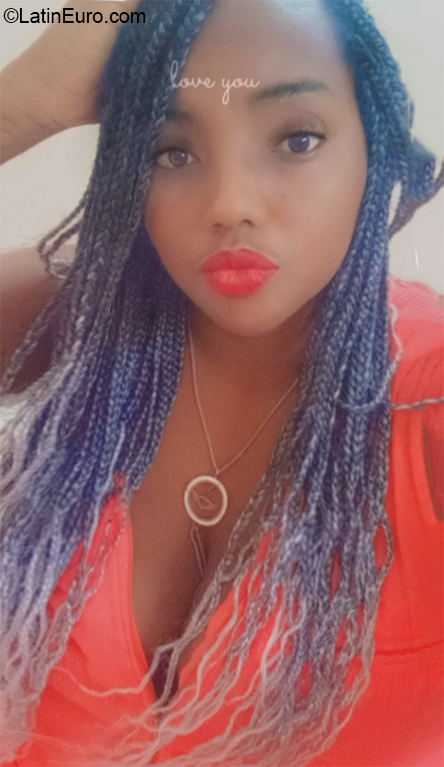 Date this attractive Costa Rica girl Vanesa from  CR492