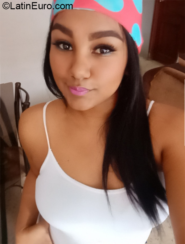Date this young Ecuador girl Daniela from Guayaquil EC550