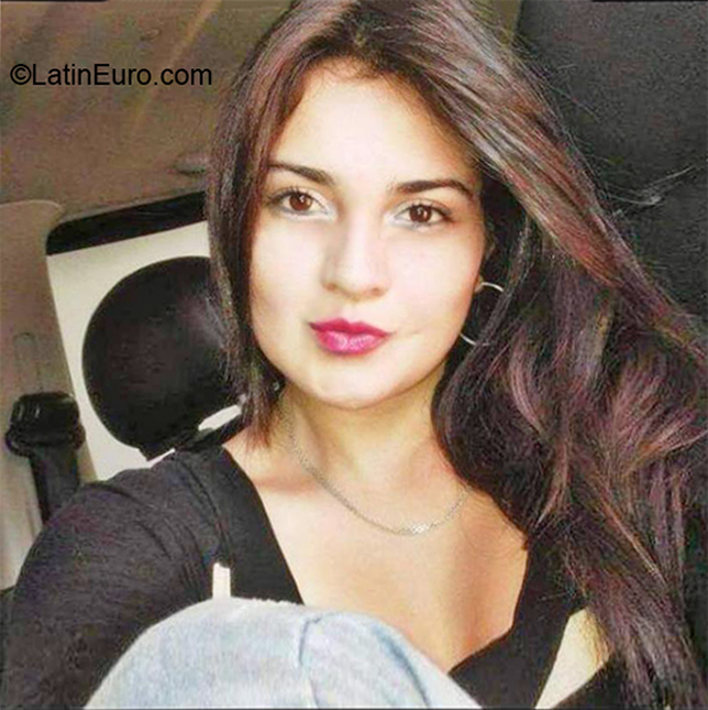 Date this georgeous Colombia girl Dayana from Cucuta CO27860