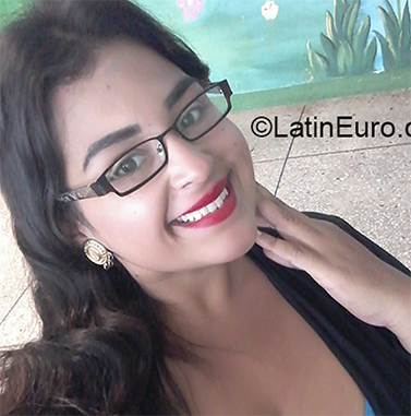 Date this attractive Venezuela girl Meleidi from Barquisimeto VE3309