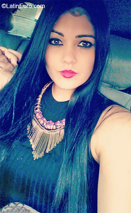 Date this georgeous Venezuela girl Natalia from Barcelona VE3319