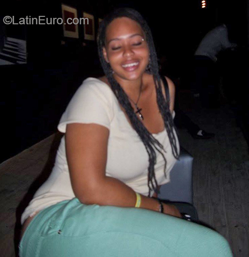 Date this gorgeous Cuba girl Yanet from Havana CU704