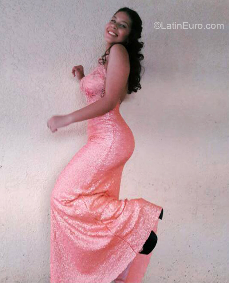 Date this nice looking Argentina girl Angeles from San juan AR465