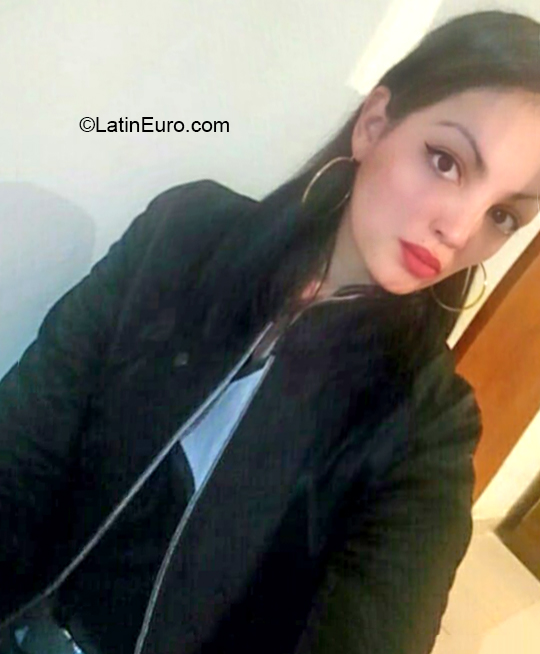 Date this nice looking Argentina girl Solange from Puerto Madryn AR470