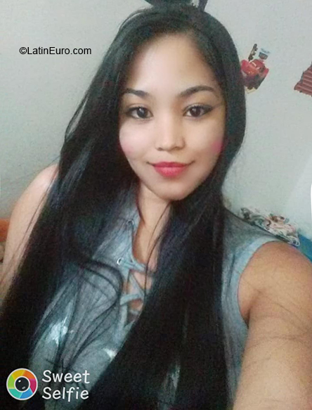 Date this gorgeous Colombia girl Julieth from Medellin CO33650
