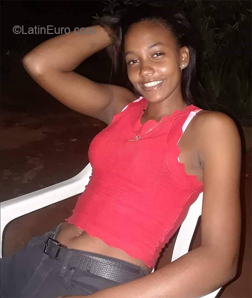 Date this good-looking Dominican Republic girl Yelandy from Santo Domingo DO38470