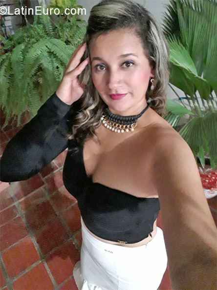Date this lovely Colombia girl Yuli from Cucuta CO28075