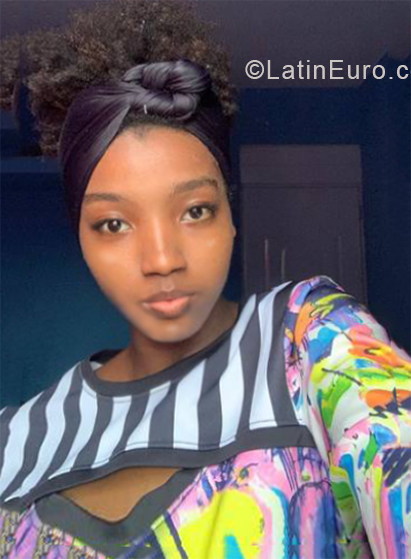 Date this athletic Dominican Republic girl Marleny from Santo Domingo DO38510