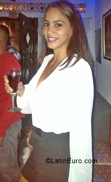 Date this charming Venezuela girl Oriana from Caracas VE3370