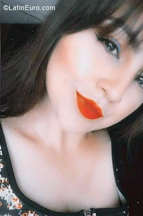 Date this pretty Ecuador girl Mary from Quito EC574