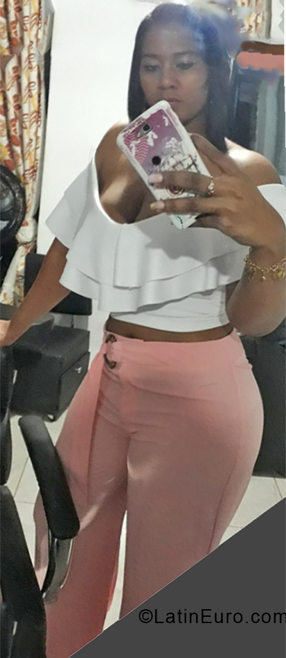 Date this sensual Colombia girl Carolina from Cali CO28278