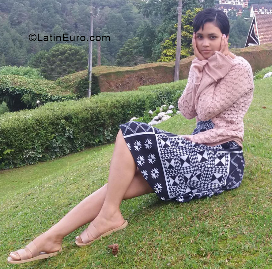 Date this nice looking Brazil girl Aurora from Sao Paulo BR11215