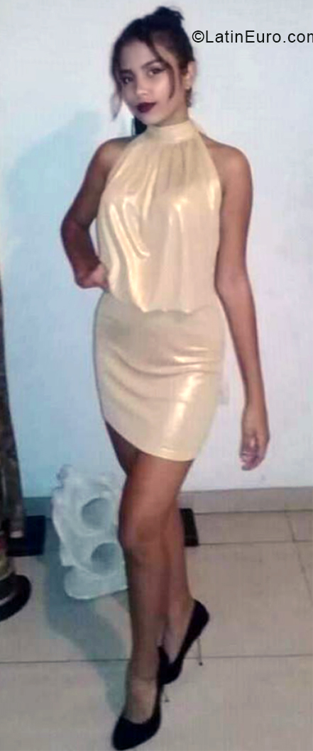 Date this cute Venezuela girl Vanessa from Valencia VE3407