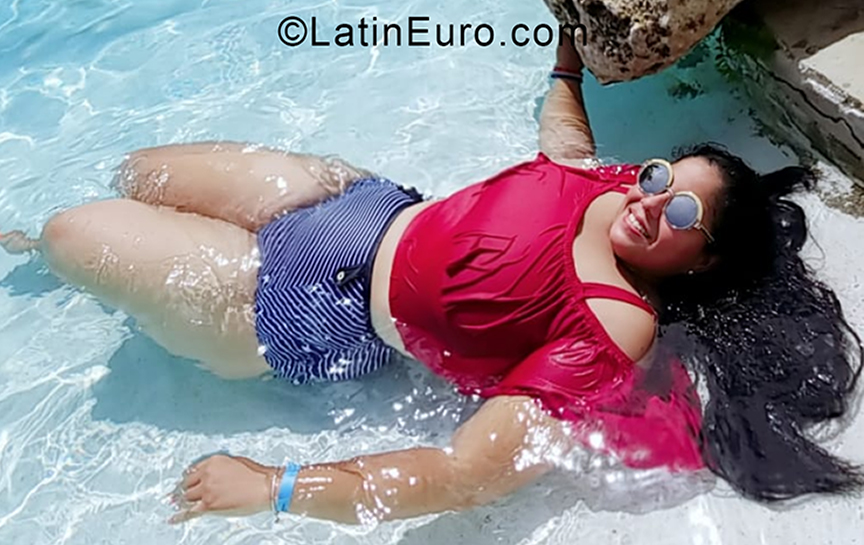 Date this delightful Dominican Republic girl Penelope from Santiago DO38603