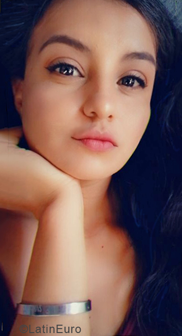 Date this attractive Mexico girl Stephanie from Puerto Vallarta MX2017