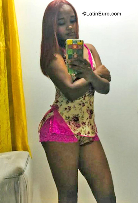 Date this sensual Dominican Republic girl Madelin from Santo Domingo DO38615