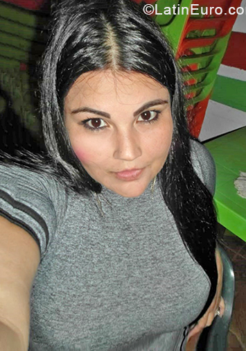 Date this good-looking Colombia girl Mia from Bucaramanga CO28345