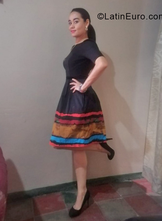Date this exotic Honduras girl Gabriela Cruz from Tegucigalpa HN2837
