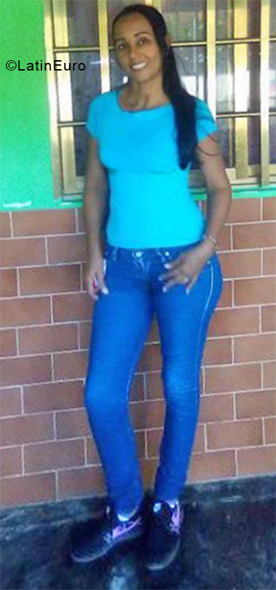 Date this gorgeous Venezuela girl Alejandra from Ribero VE3445