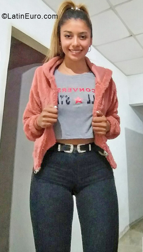 Date this voluptuous Argentina girl Sole from Parana AR524