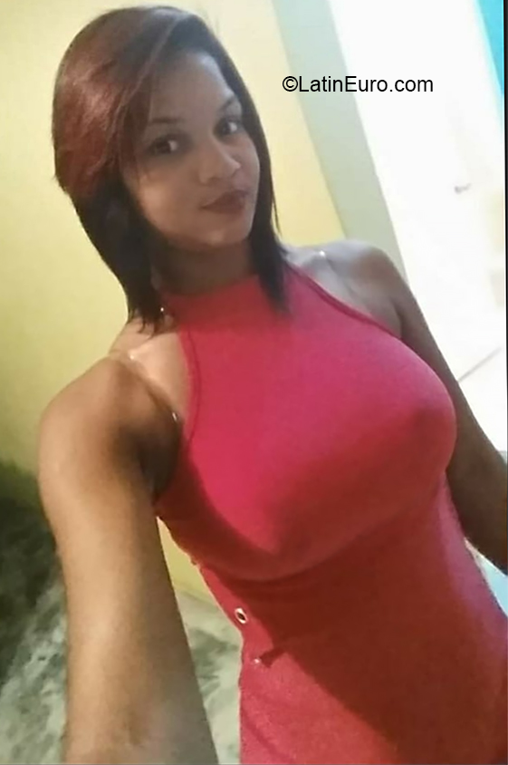 Date this passionate Dominican Republic girl Esther from Santo Domingo DO38783