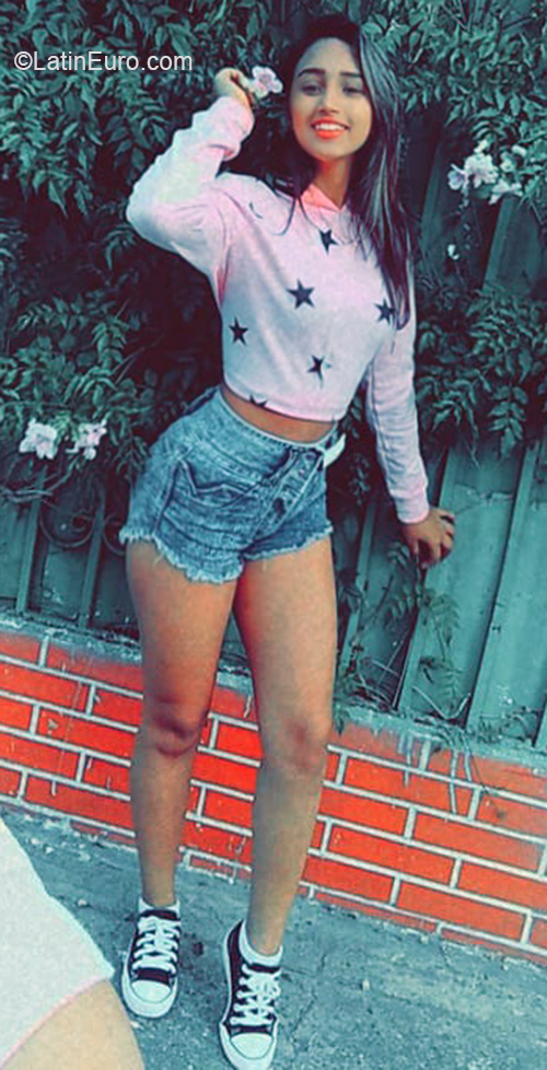 Date this good-looking Venezuela girl Daniela from Chacao VE3495