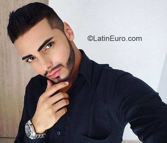 Date this stunning Colombia man Julian from Pereira CO28605