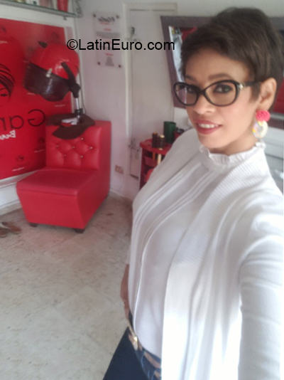 Date this foxy Dominican Republic girl ANA MARIA from Santiago DO38793