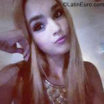 Date this tall Venezuela girl Silvia from Maracaibo VE3514