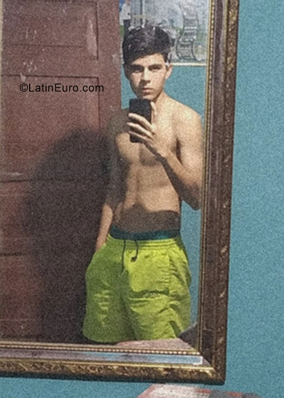 Date this sultry Peru man Jhon frank from Rioja PE1682