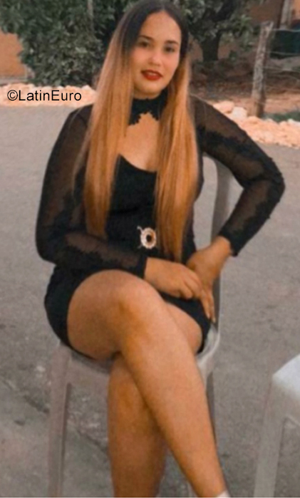 Date this voluptuous Dominican Republic girl Odalis from Santo Domingo DO38860